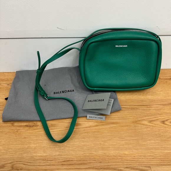 Balenciaga Handbags - Green balenciaga camera bag, like new